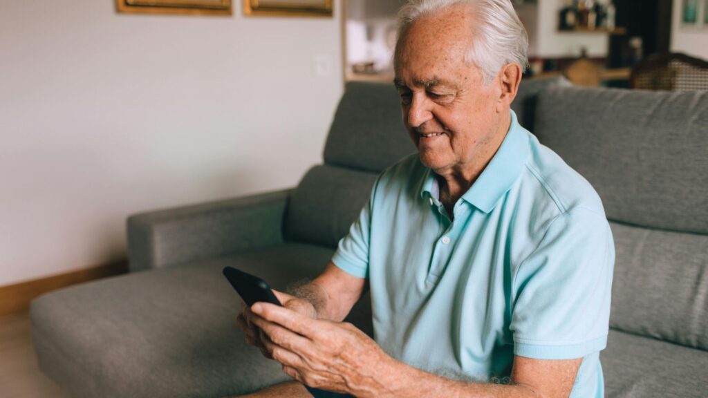 Can Seniors Use GPS Medical Alert Devices Without a Smartphone?