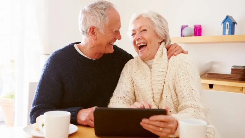 How to Use Social Media to Connect with Other Seniors